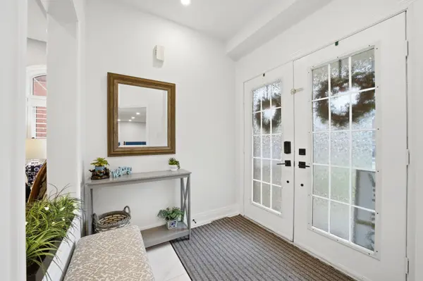 733 Novo Star DR, Mississauga, ON L5W 1C7