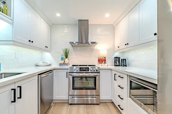 550 Webb DR #1206, Mississauga, ON L5B 3Y4