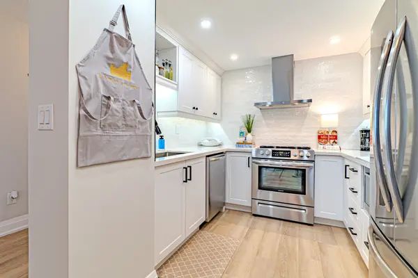 550 Webb DR #1206, Mississauga, ON L5B 3Y4