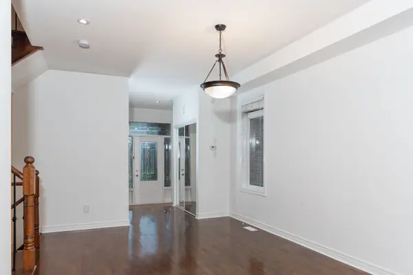 3250 Sunlight ST, Mississauga, ON L5M 0G7