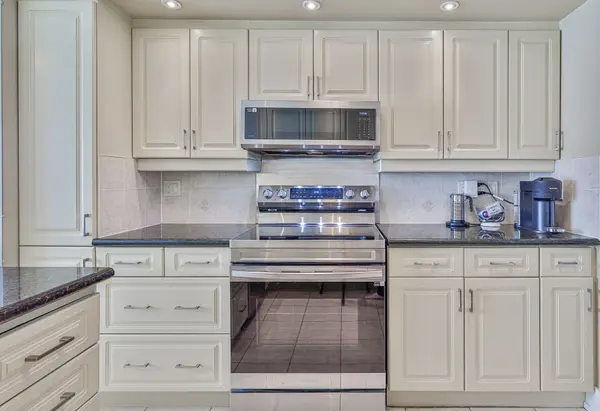 2269 Lake Shore BLVD W #2006, Toronto W06, ON M8V 3X6