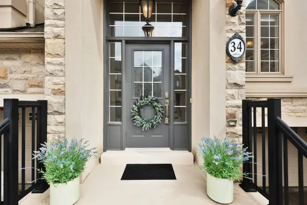 2400 Neyagawa BLVD #34, Oakville, ON L6H 7P5