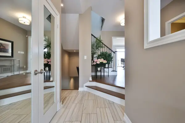 2400 Neyagawa BLVD #34, Oakville, ON L6H 7P5