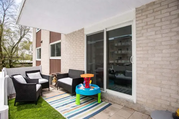 71 Vanier DR #110, Kitchener, ON N2C 1J4