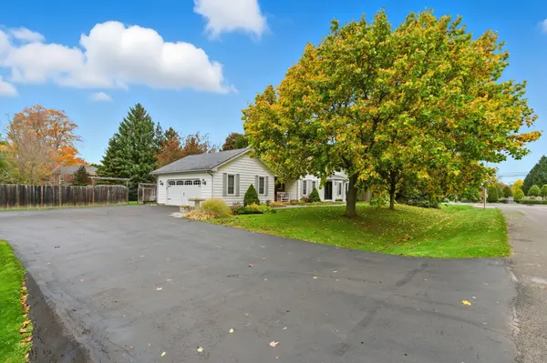 1 Meander Close, Hamilton, ON L0R 1H1