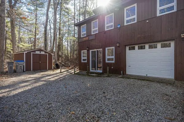 10277 Grand Oaks DR, Lambton Shores, ON N0M 1T0