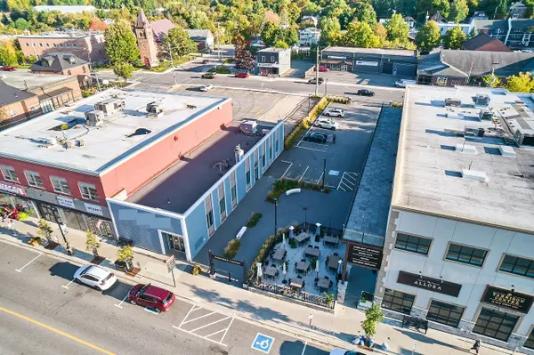 27 Main ST E, Huntsville, ON P1H 2C6