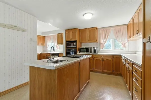 18 Jasper DR, Hamilton, ON L8G 2S7