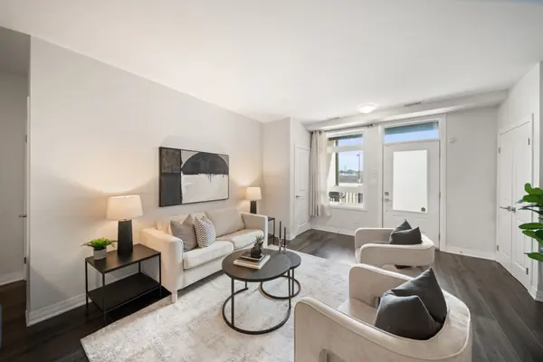 155 Thomas Slee DR #2G, Kitchener, ON N2P 2X5