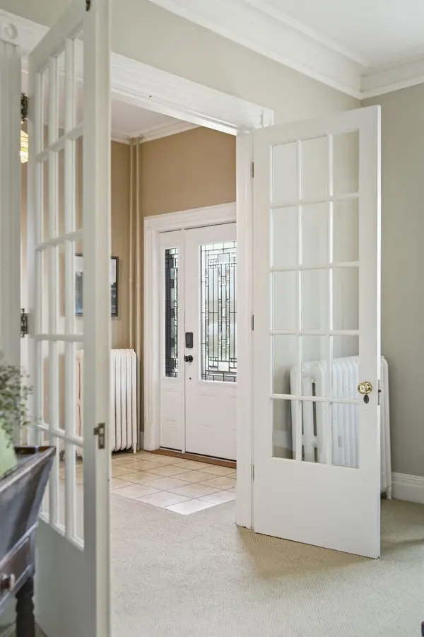 42 Queen ST, Belleville, ON K8N 1T5