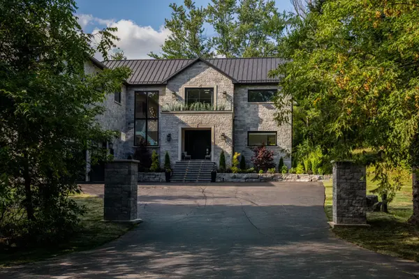 1067 Jerseyville RD W, Hamilton, ON L0R 1R0