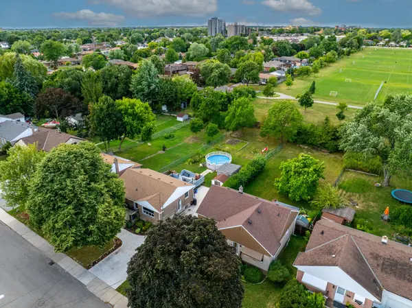 446 East 36th ST, Hamilton, ON L8V 4A5