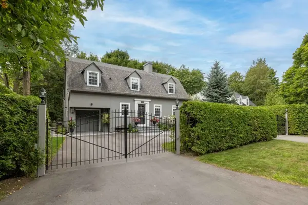 215 Springfield RD, Rockcliffe Park, ON K1M 0L1