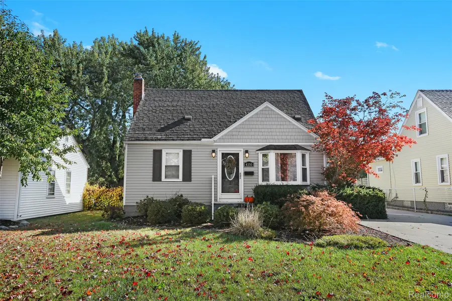 4350 Mandalay AVE, Royal Oak, MI 48073