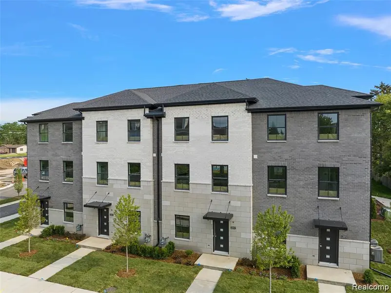 2813 Summers PL, Troy, MI 48084