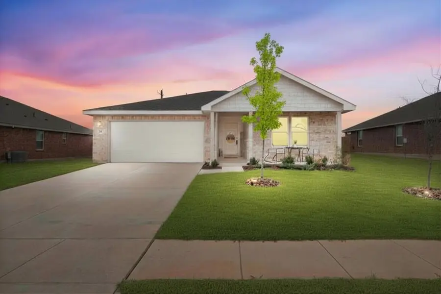 513 Jameson Street, Springtown, TX 76082