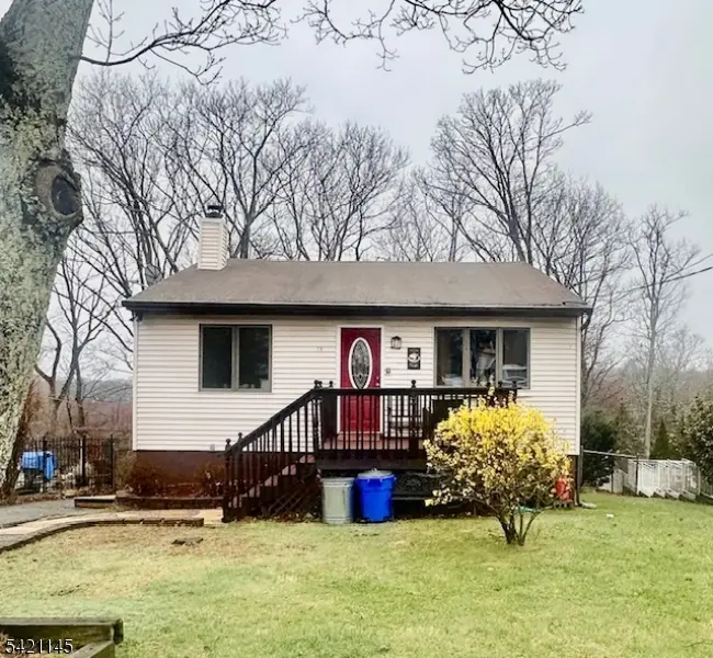 12 Chincopee Ave, Hopatcong Boro, NJ 07843