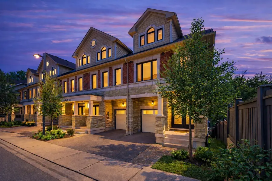 57 Hiawatha CT, Vaughan, ON L4L 0J2