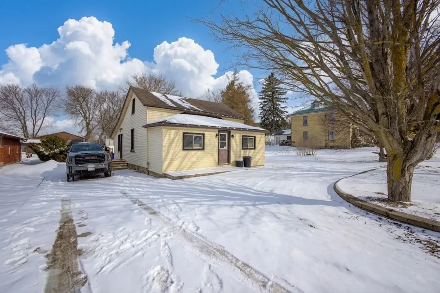21 Main ST W, Mapleton, ON N0G 1P0