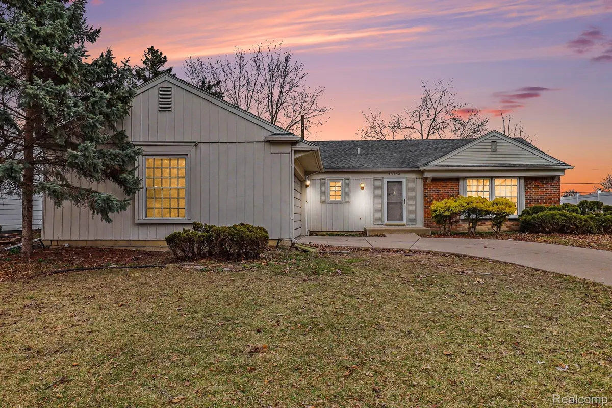 35590 Hatherly PL, Sterling Heights, MI 48310