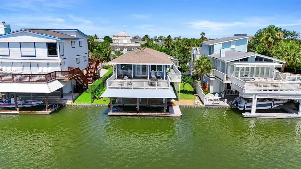 4209 W Bayside Way, Jamaica Beach, TX 77554