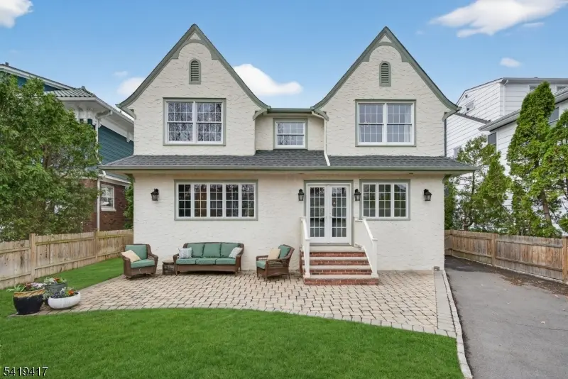 20 Parkview Dr, Millburn Twp., NJ 07041