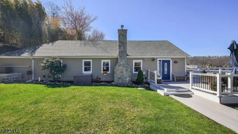 373 Lakeside Blvd, Hopatcong Boro, NJ 07843