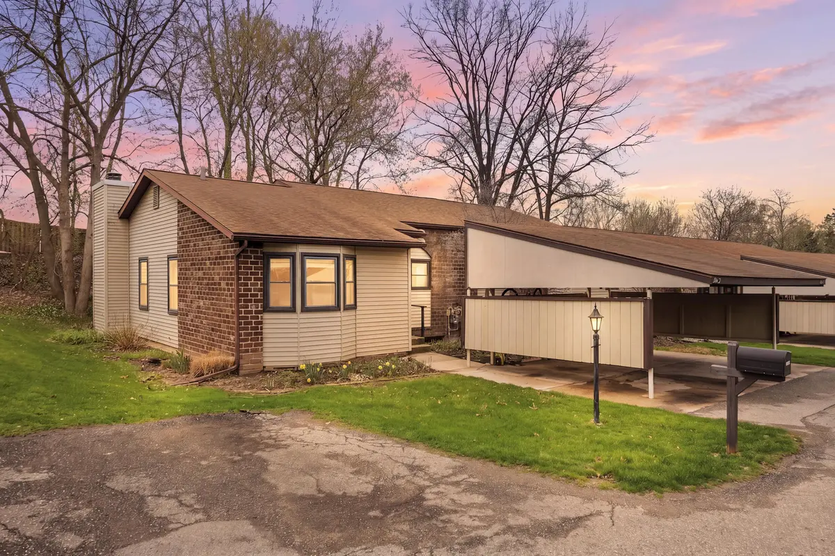 2675 Chatham Woods DR SE, Cascade Twp, MI 49546