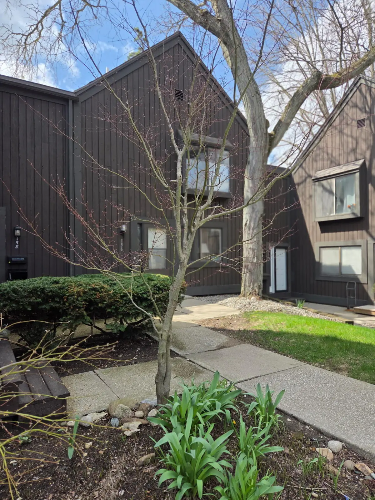 156 Carberry Hill CT, Kalamazoo Twp, MI 49006