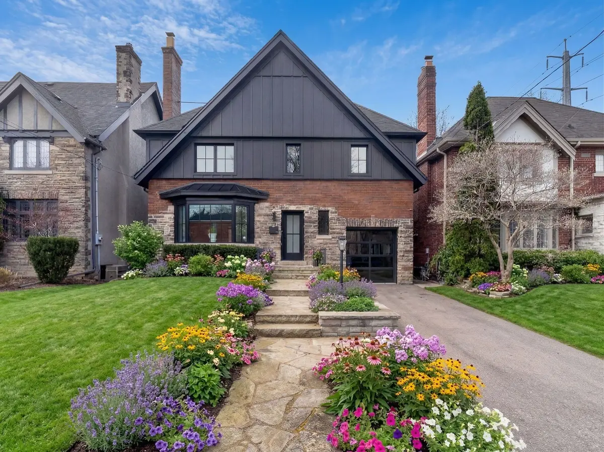 130 Mona DR, Toronto C04, ON M5N 2R6