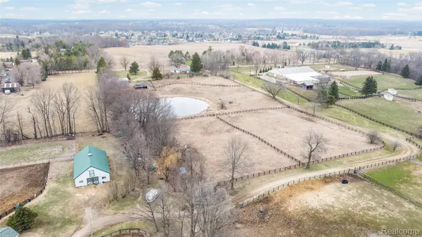 1261 Brauer RD, Metamora Village, MI 48371