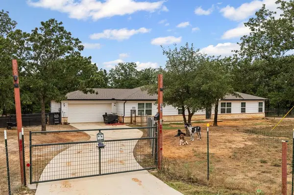 396 Wild Hill Oak Drive, Springtown, TX 76082