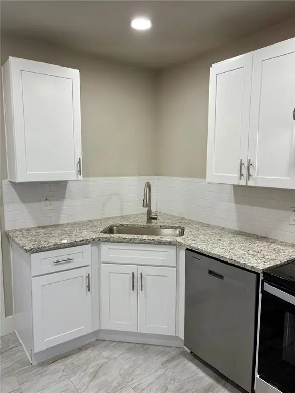 915 Hartsdale Drive, Dallas, TX 75211