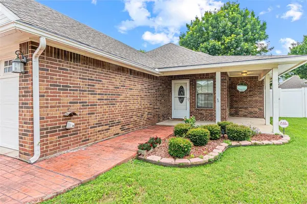 105 Sunglow Loop, Red Oak, TX 75154