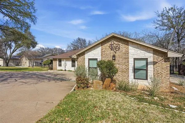 4705 Cimmaron Trail, De Cordova, TX 76049