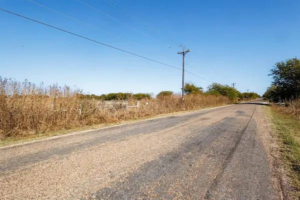 5814 Woodard Avenue, Cleburne, TX 76033