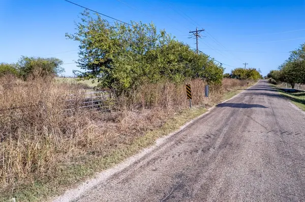 5814 Woodard Avenue, Cleburne, TX 76033