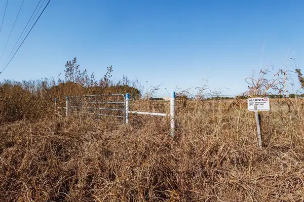 5814 Woodard Avenue, Cleburne, TX 76033