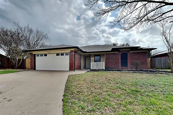 6369 Hunters Glen Drive, Watauga, TX 76148