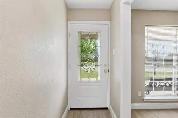 1910 Green Meadow Court, Arlington, TX 76013