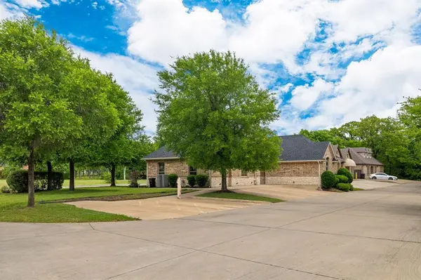 757 Lonesome Dove Trail, Hurst, TX 76054