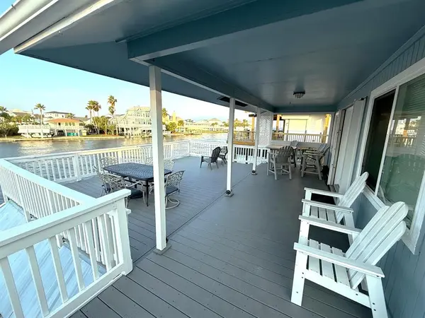 4209 W Bayside Way, Jamaica Beach, TX 77554