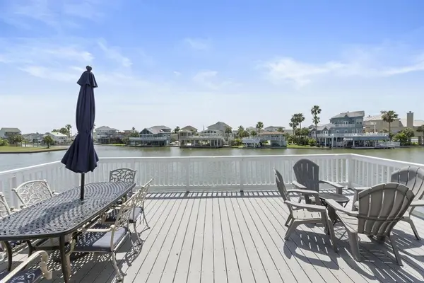 4209 W Bayside Way, Jamaica Beach, TX 77554