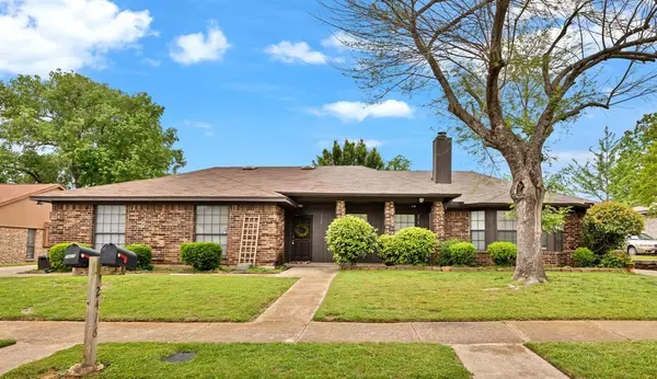 2416 Oakmont Drive, Bedford, TX 76022