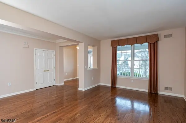 10 Independence Ct, Franklin Twp., NJ 08873