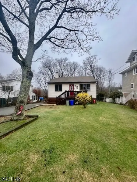 12 Chincopee Ave, Hopatcong Boro, NJ 07843