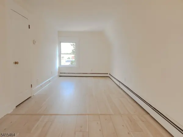 15 E Clay Ave, Roselle Park Boro, NJ 07204