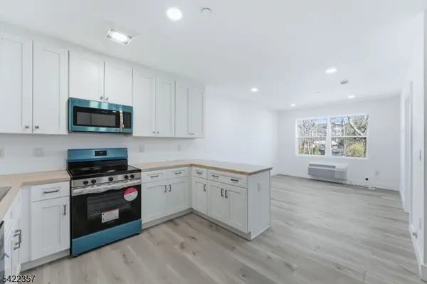 95 Shepherds Ln #B307, Totowa Boro, NJ 07512