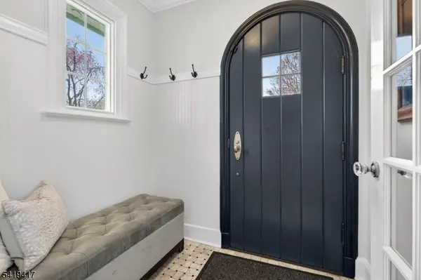 20 Parkview Dr, Millburn Twp., NJ 07041