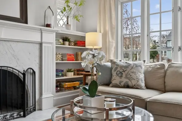 20 Parkview Dr, Millburn Twp., NJ 07041